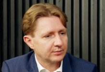 Dr Artur Bartoszewicz udziela wywiadu o polskiej gospodarce