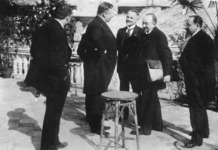 Podpisanie układu w Rapallo. kanclerz Rzeszy Joseph Wirth, Walther Rathenau oraz delegacja sowiecka: Leonid Krasin, Gieorgij Cziczerin oraz Adolf Joffe