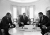 Prezydent Lyndon B. Johnson w rozmowie z liderami ruchu: Martinem Lutherem Kingiem, Whitneyem Youngiem i Jamesem Farmerem (styczeń 1964)